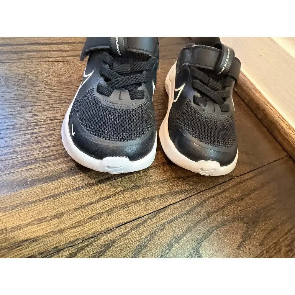 Nike Cosmic Runner Little Kids Sneaker Black Sz 5c